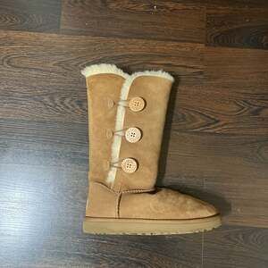 UGG Bailey Button Triplet II Chestnut Boots